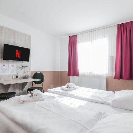 Hotel Cafe Galerie - Smart Tv - Free Parking Garbsen Zewnętrze zdjęcie