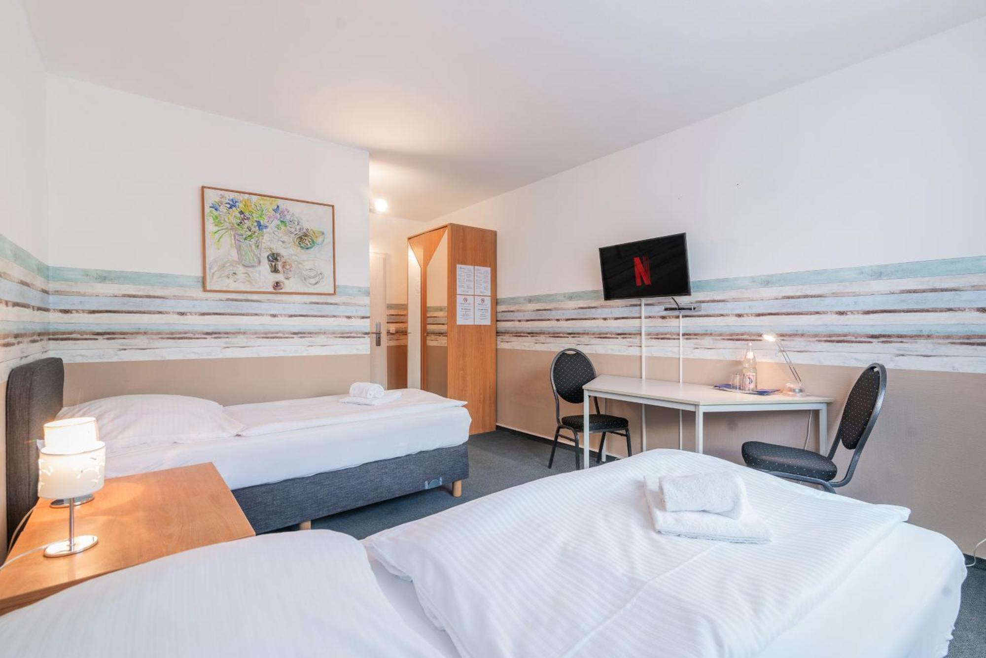 Hotel Cafe Galerie - Smart Tv - Free Parking Garbsen Zewnętrze zdjęcie