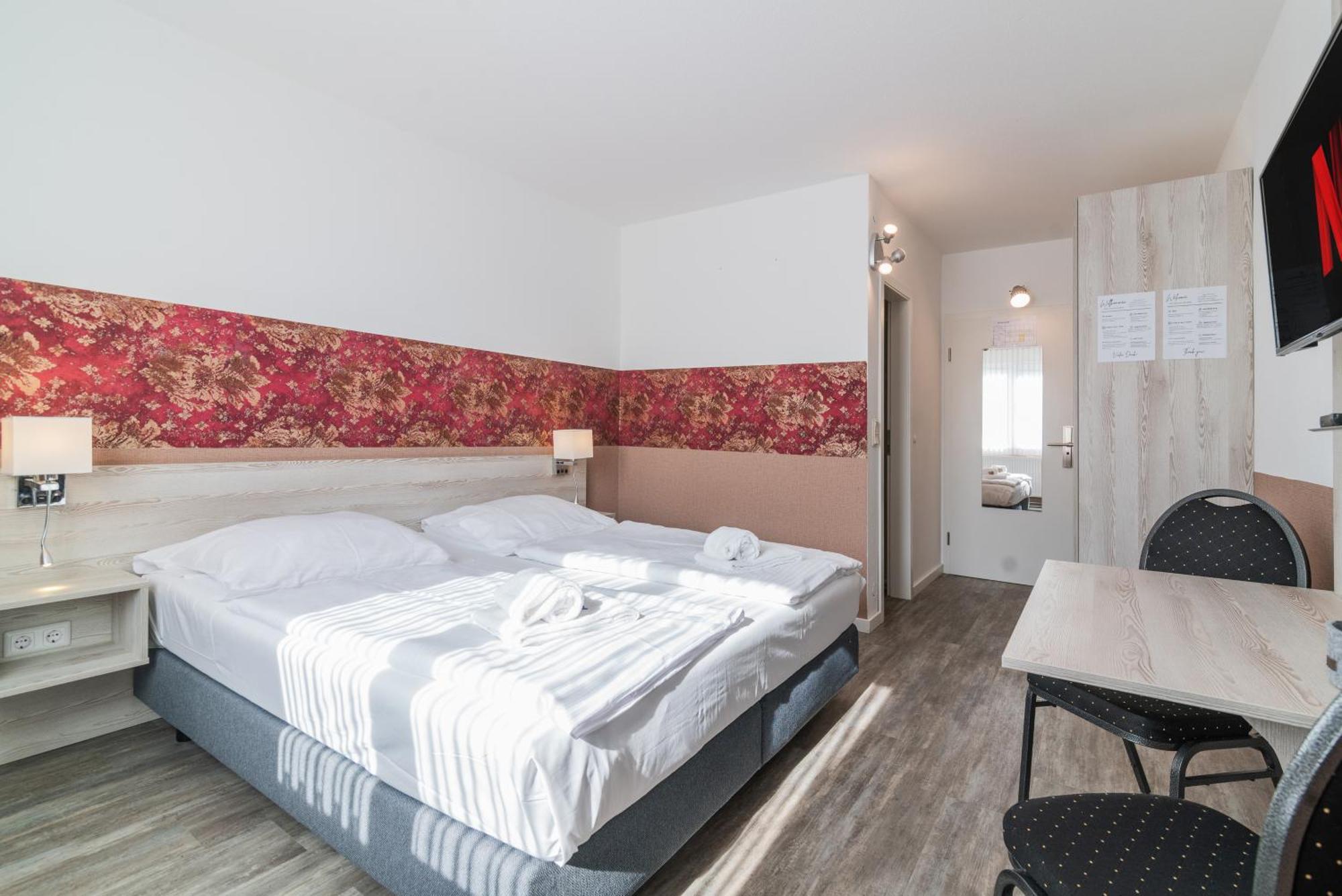 Hotel Cafe Galerie - Smart Tv - Free Parking Garbsen Zewnętrze zdjęcie